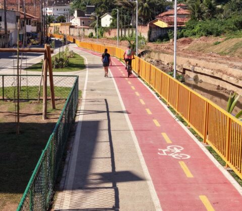 Imagem do post Jerônimo entrega nova etapa do Canal Mangabeira e leva fim dos alagamentos ao Bairro da Paz e Itapuã