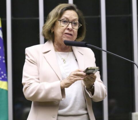 Imagem do post Lídice da Mata comenta reordenamento da rede de ensino em Salvador e cita divergências sobre fechamento de escola