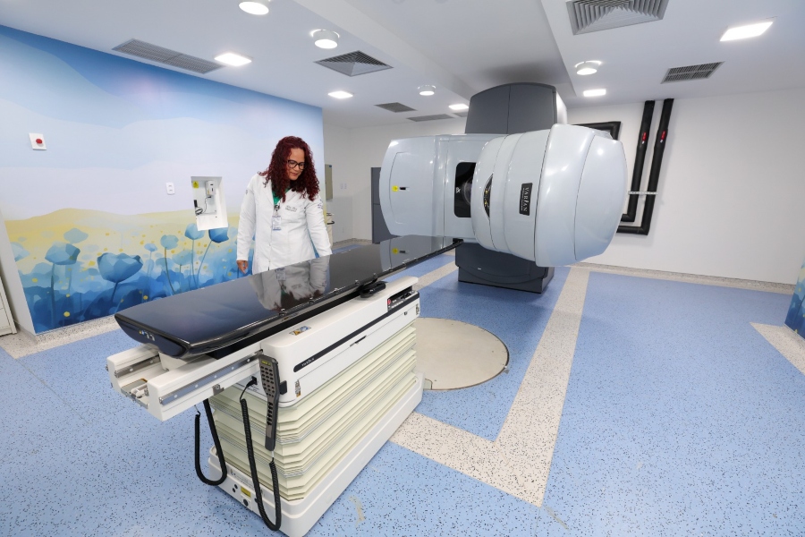 Jerônimo Rodrigues inaugura radioterapia do Hospital do Oeste e anuncia ampliação de R$ 62 milhões em Barreiras