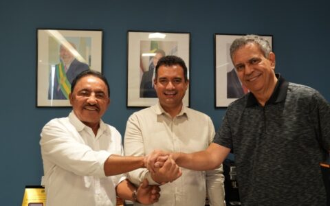 Imagem do post Roberto Carlos e Félix Mendonça Jr. oficializam aliança política em Juazeiro e anunciam R$ 2 milhões para infraestrutura