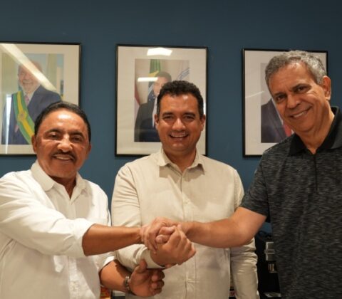 Imagem do post Roberto Carlos e Félix Mendonça Jr. oficializam aliança política em Juazeiro e anunciam R$ 2 milhões para infraestrutura