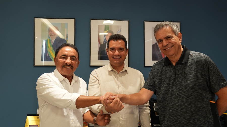 Roberto Carlos e Félix Mendonça Jr. oficializam aliança política em Juazeiro e anunciam R$ 2 milhões para infraestrutura