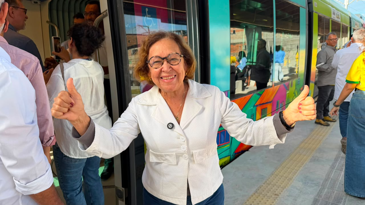 Lídice diz que Bahia não trocará “quem entrega metrô e VLT” pela oposição