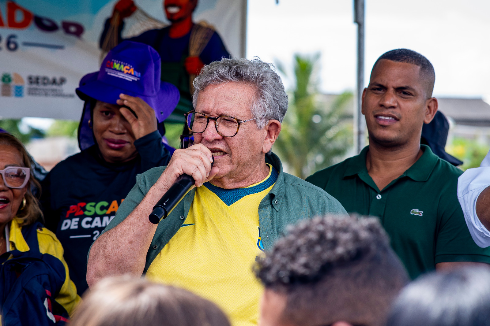 Luiz Caetano prestigia celebrações do Dia do Pescador e destaca investimentos na pesca artesanal de Camaçari