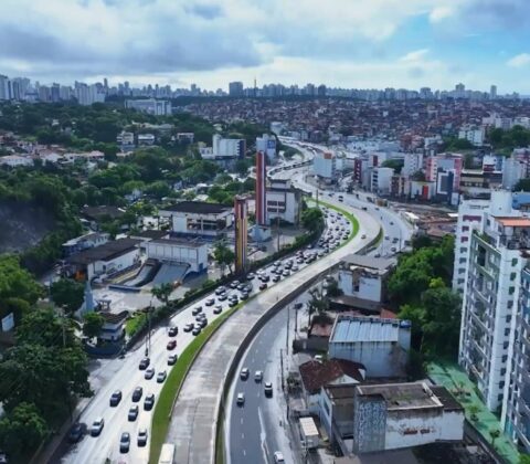 Imagem do post Interdição na Avenida Juracy Magalhães Júnior altera trânsito e transporte para obras de passarela na Lucaia