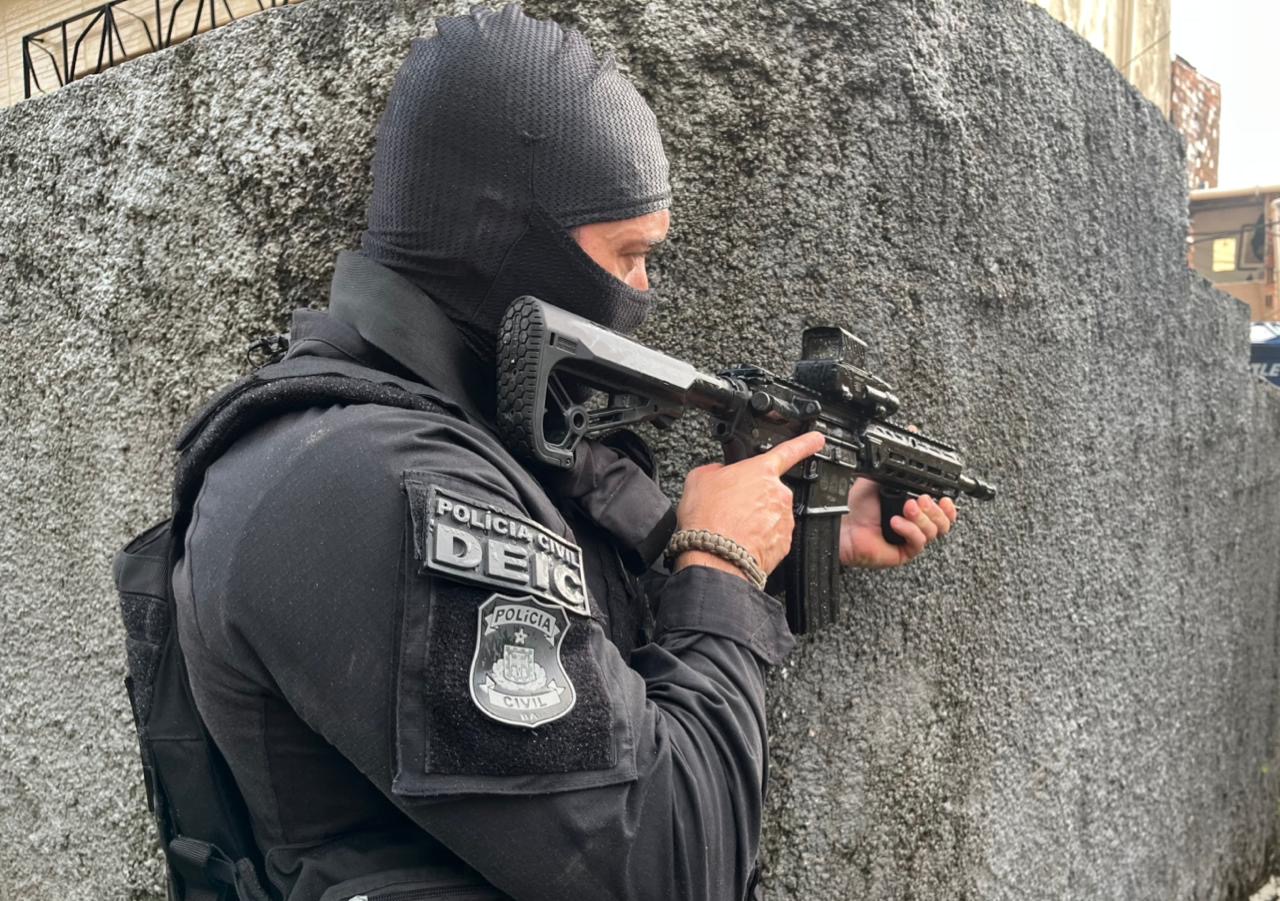 Operação prende policial investigado por extorsão mediante sequestro