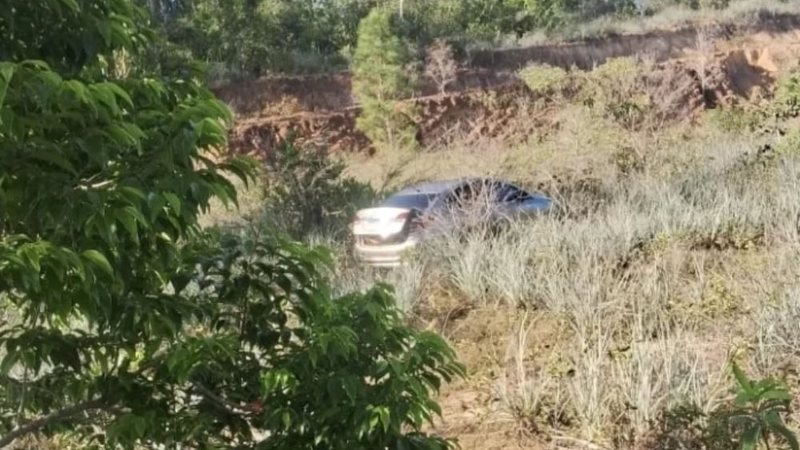 Três corpos são encontrados dentro de carro em Massarandupió