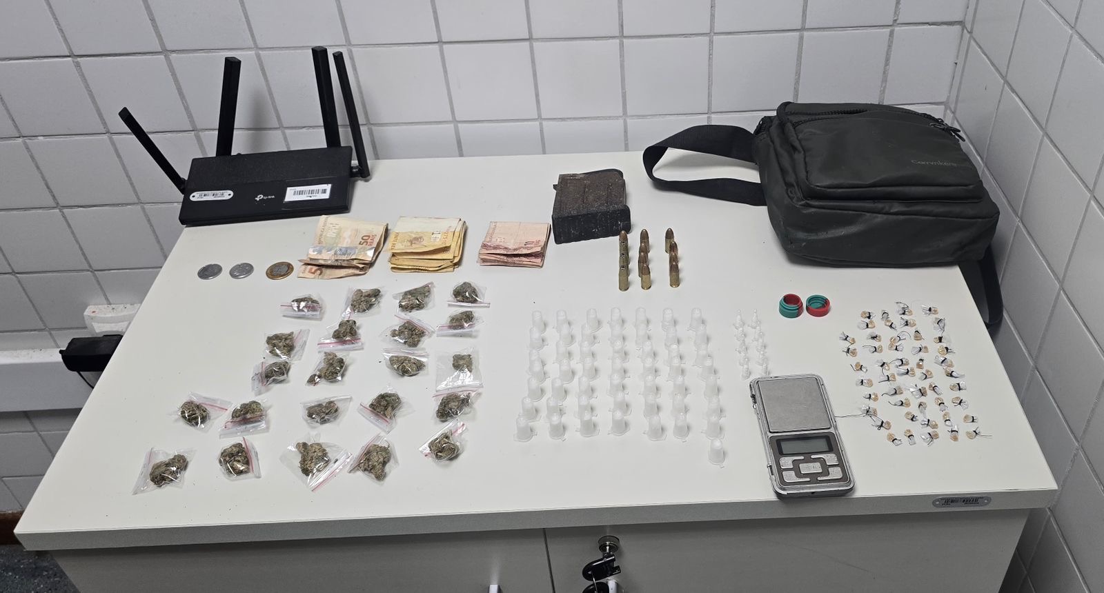 PM prende dois criminosos do BDM por tráfico de drogas no Alto das Pombas