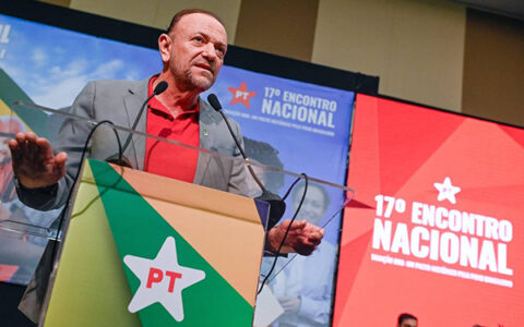 Imagem do post PT faz aceno a evangélicos, critica uso político da fé e evita temas polêmicos em carta