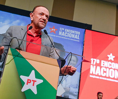 Imagem do post PT faz aceno a evangélicos, critica uso político da fé e evita temas polêmicos em carta