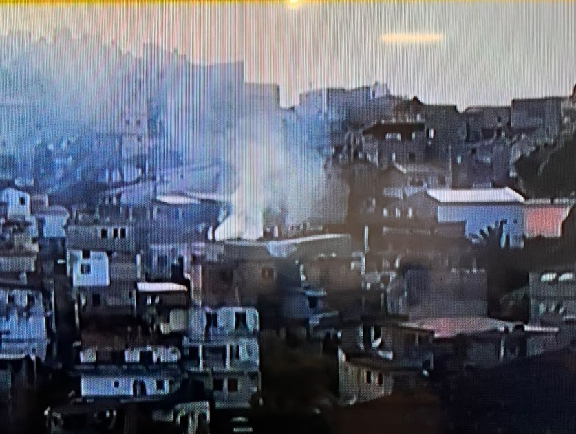 Incêndio destrói imóvel e assusta moradores em Salvador