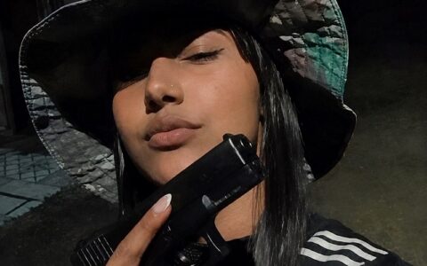 Imagem do post Jovem que ostentava armas nas redes sociais é morta a tiros