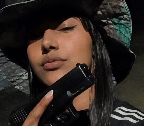 Imagem do post Jovem que ostentava armas nas redes sociais é morta a tiros