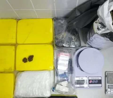 Imagem do post Suspeito tenta despistar PM, mas acaba preso com porções de maconha