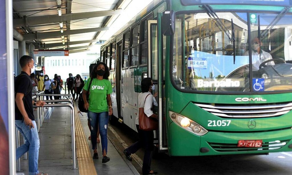 Passagem vai subir? Prefeitura pede R$ 80 milhões para manter tarifa de ônibus em Salvador