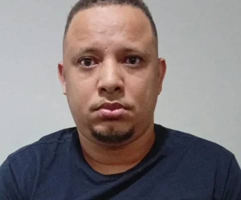 Imagem do post “Rei do desbloqueio de iPhones” é preso durante operação policial em área do CV