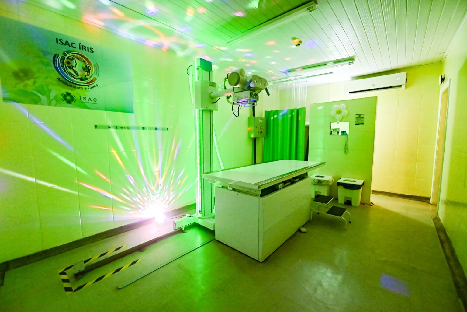 Salvador inaugura sala de raios X adaptada para pessoas autistas e neurodivergentes