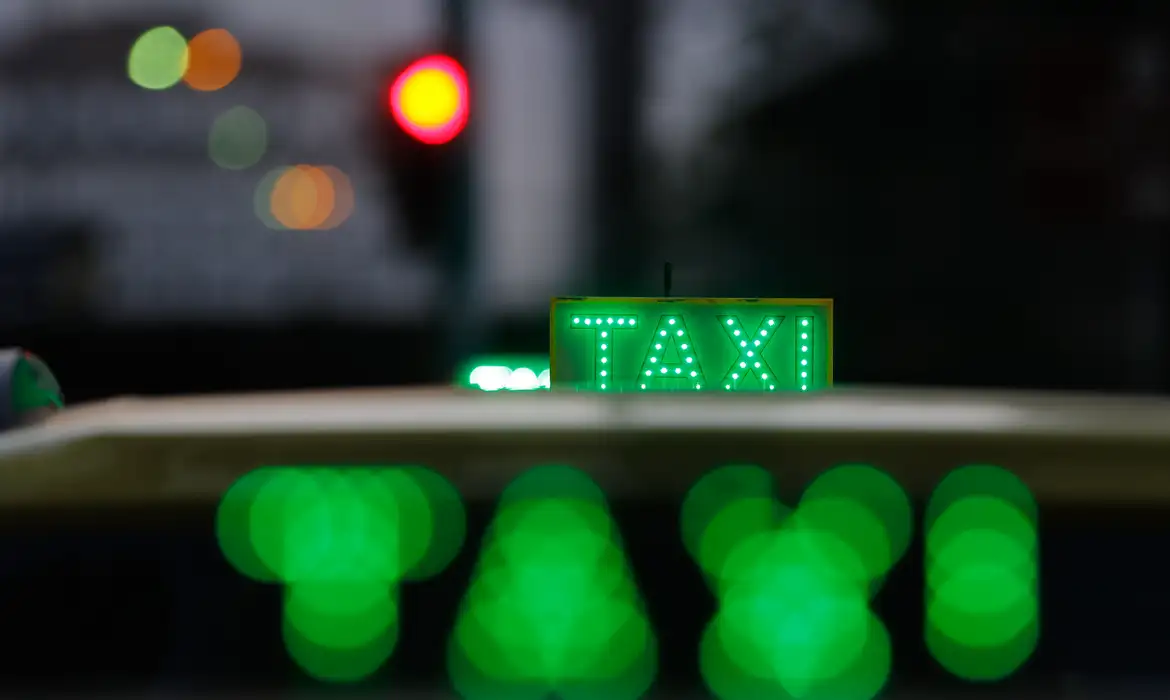 Motoristas de aplicativo e taxistas já podem solicitar financiamento de veículos