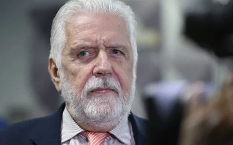 Imagem do post Jaques Wagner deixa liderança do governo após reunião com Lula; veja quem pode assumir o cargo