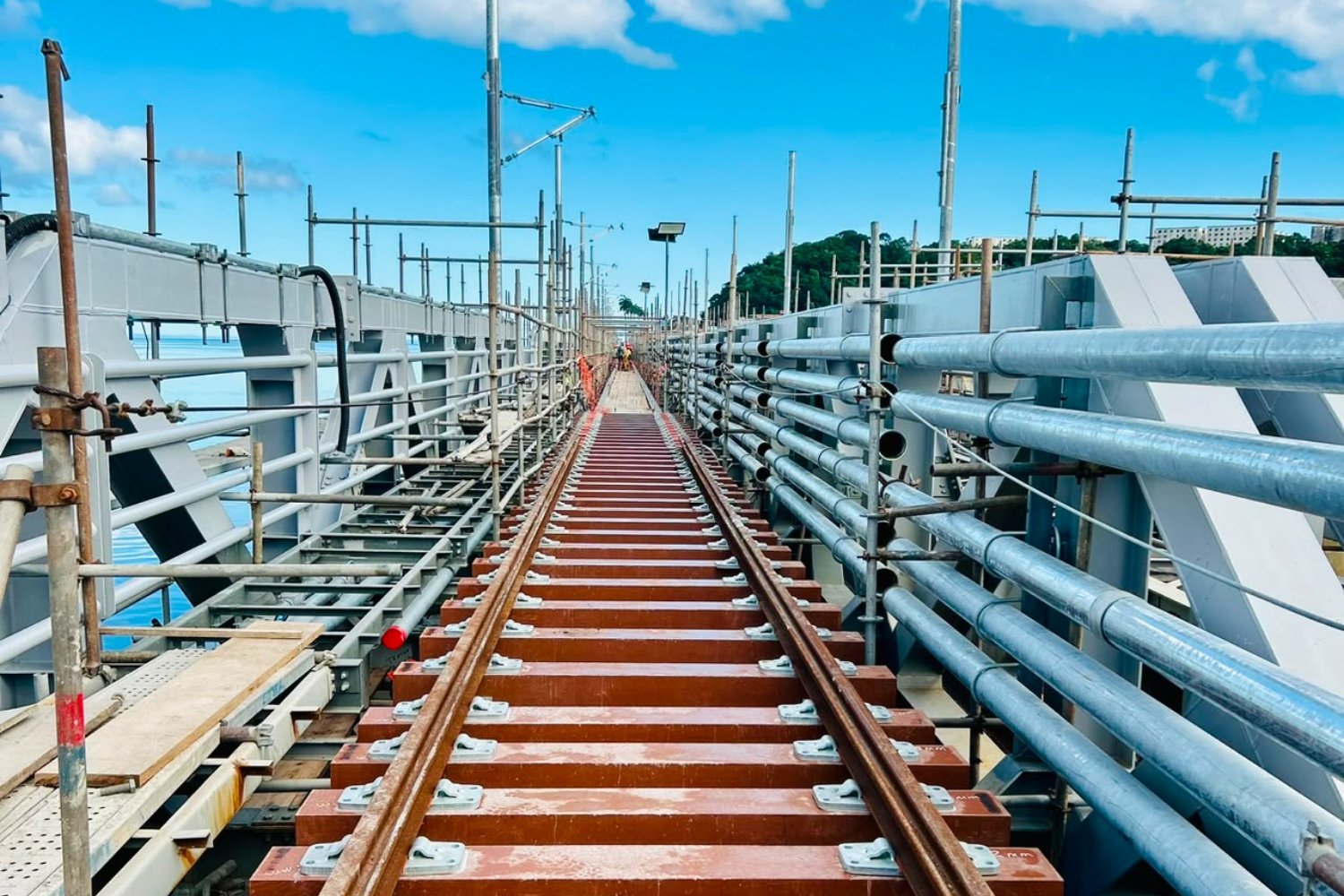 VLT avança em Salvador: instalação de trilhos na Ponte São João abre caminho para testes