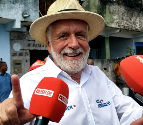Imagem do post Alvo da PF, Jaques Wagner minimiza caso Master: “Estou tranquilo”
