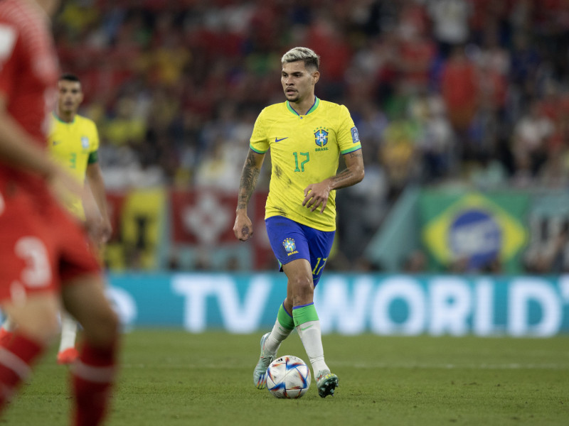 Arsenal aumenta proposta e fica a um passo de contratar Bruno Guimarães por R$ 586 milhões