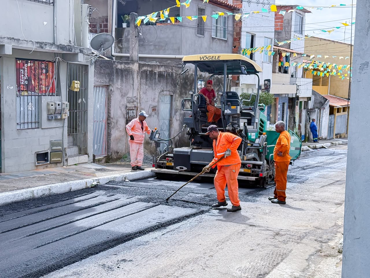 Obras de asfalto e iluminação chegam à Itinga; confira ruas contempladas