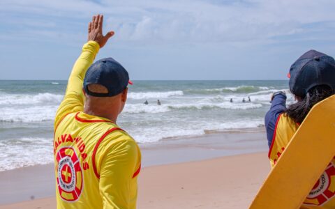 Imagem do post Alerta em Lauro de Freitas: Mar agitado e ondas de até 3 metros acendem aviso nas praias