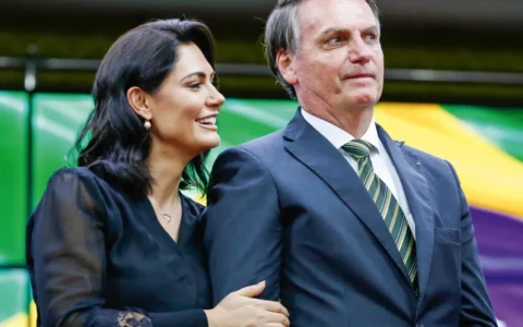 Imagem do post Michelle aceita pedido de desculpas de Flávio Bolsonaro e sinaliza reaproximação: “Vamos conversar”