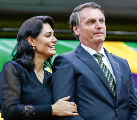 Imagem do post Michelle aceita pedido de desculpas de Flávio Bolsonaro e sinaliza reaproximação: “Vamos conversar”