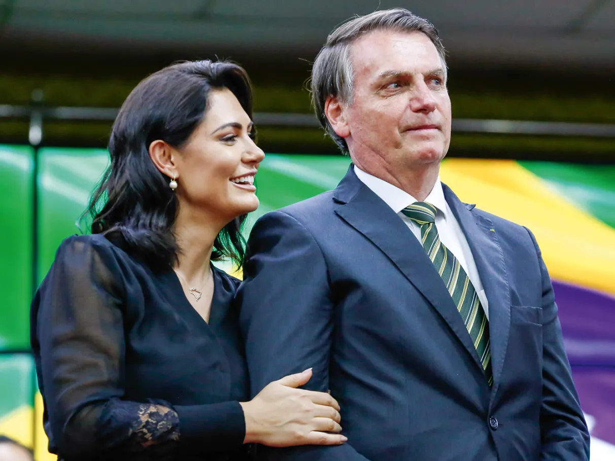 Michelle aceita pedido de desculpas de Flávio Bolsonaro e sinaliza reaproximação: “Vamos conversar”