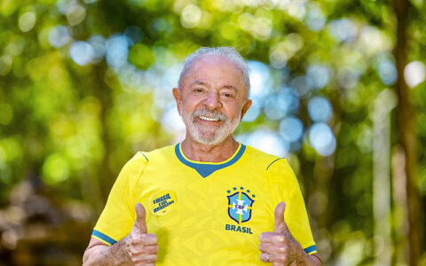 Imagem do post Filhos de Bolsonaro culpam PT por nova eliminação do Brasil na Copa