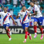 Bahia vence a Chapecoense, cola no G-4 e retoma o Brasileirão com autoridade