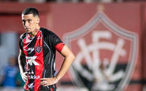 Imagem do post Com direito a polêmica, Vitória tem dois expulsos e é goleado pelo Palmeiras no Barradão