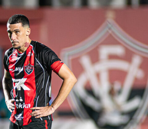 Imagem do post Com direito a polêmica, Vitória tem dois expulsos e é goleado pelo Palmeiras no Barradão