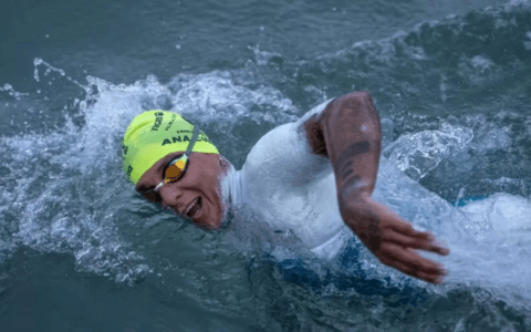 Imagem do post Ana Marcela Cunha bate recorde sul-americano na travessia do Canal da Mancha