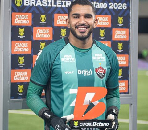 Imagem do post Vitória resiste à pressão do Botafogo em noite inspirada de Lucas Arcanjo
