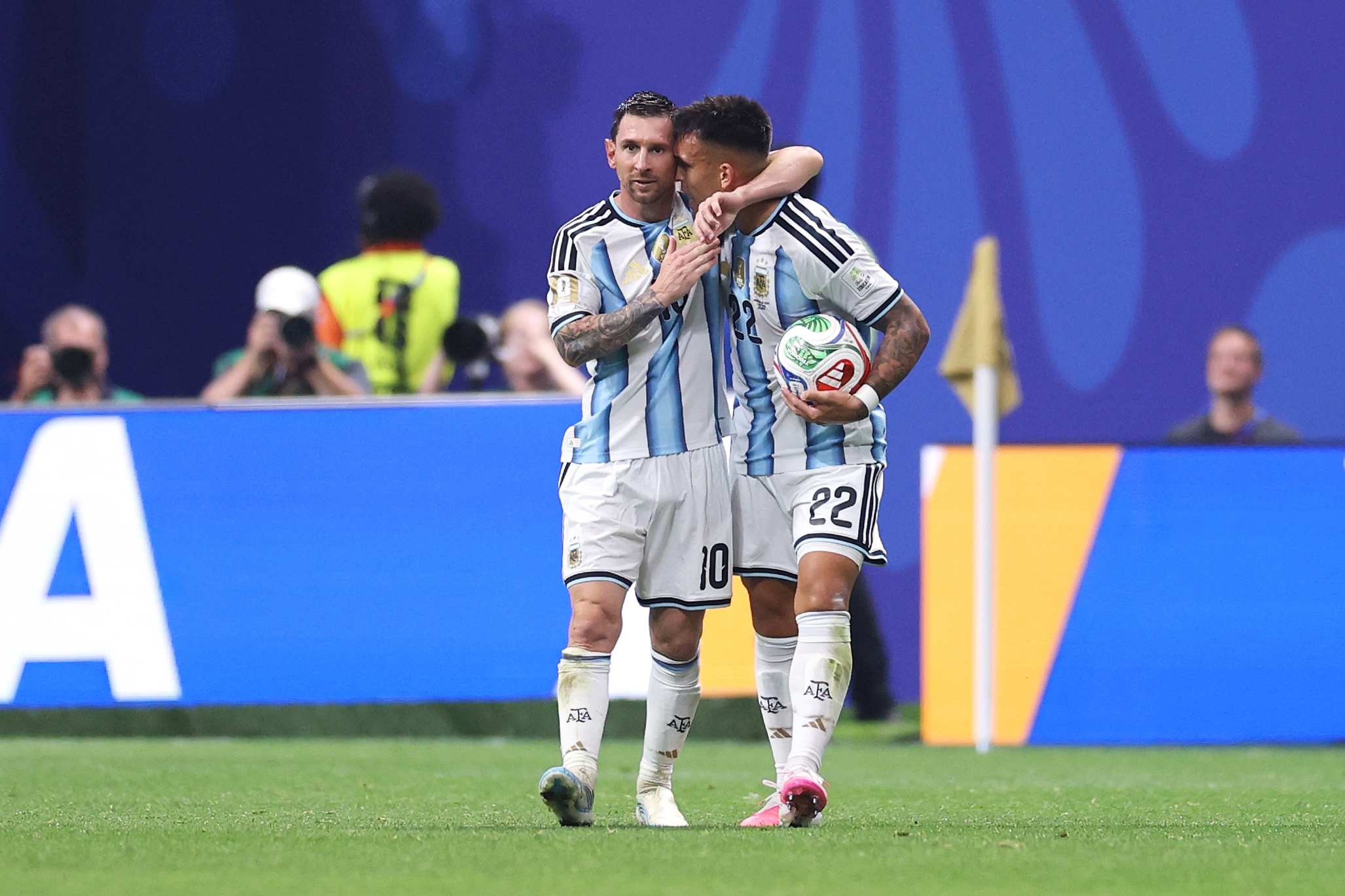 Argentina busca virada épica sobre o Egito, supera pênalti perdido por Messi e avança às quartas