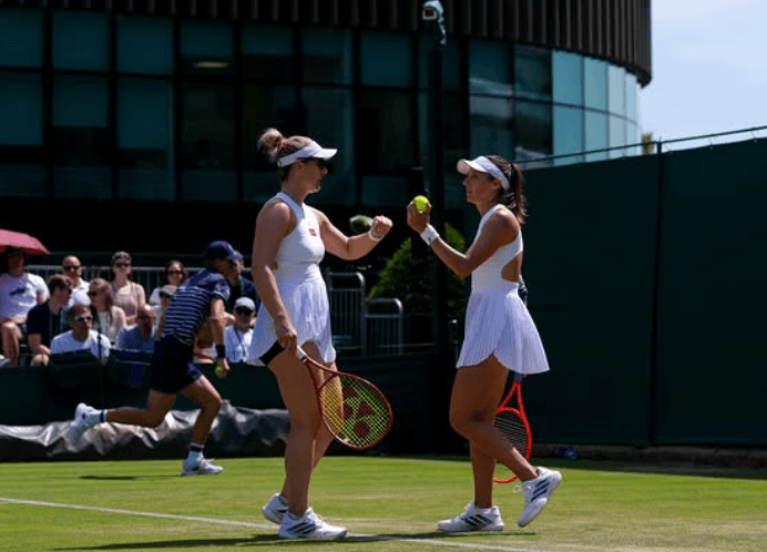 Luisa Stefani alcança melhor ranking da carreira após vice em Wimbledon