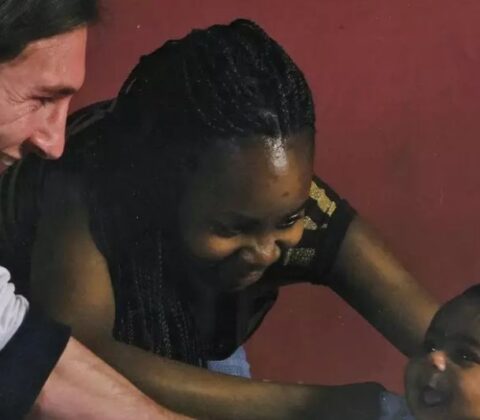 Imagem do post Saiba a história da foto de Messi dando banho em Yamal quando bebê