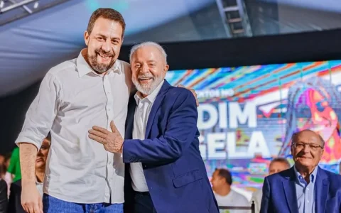 Imagem do post Boulos rejeita comparação entre reuniões de Lula e encontros de Flávio Bolsonaro com Daniel Vorcaro