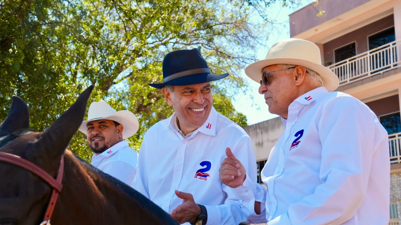 Félix Mendonça Júnior participa do tradicional desfile do 2 de Julho em Caetité