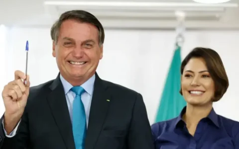 Imagem do post Deputado detalha início do casamento de Bolsonaro e passado de Michelle em Brasília