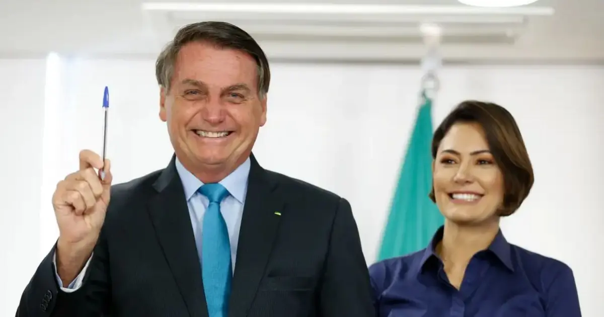 Deputado detalha início do casamento de Bolsonaro e passado de Michelle em Brasília