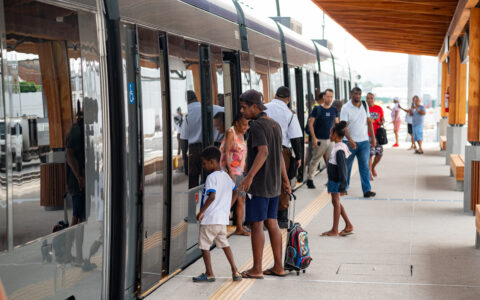 Imagem do post VLT de Salvador inicia testes com passageiros aos sábados; veja datas, horários e estações