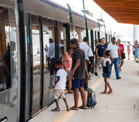 Imagem do post VLT de Salvador inicia testes com passageiros aos sábados; veja datas, horários e estações