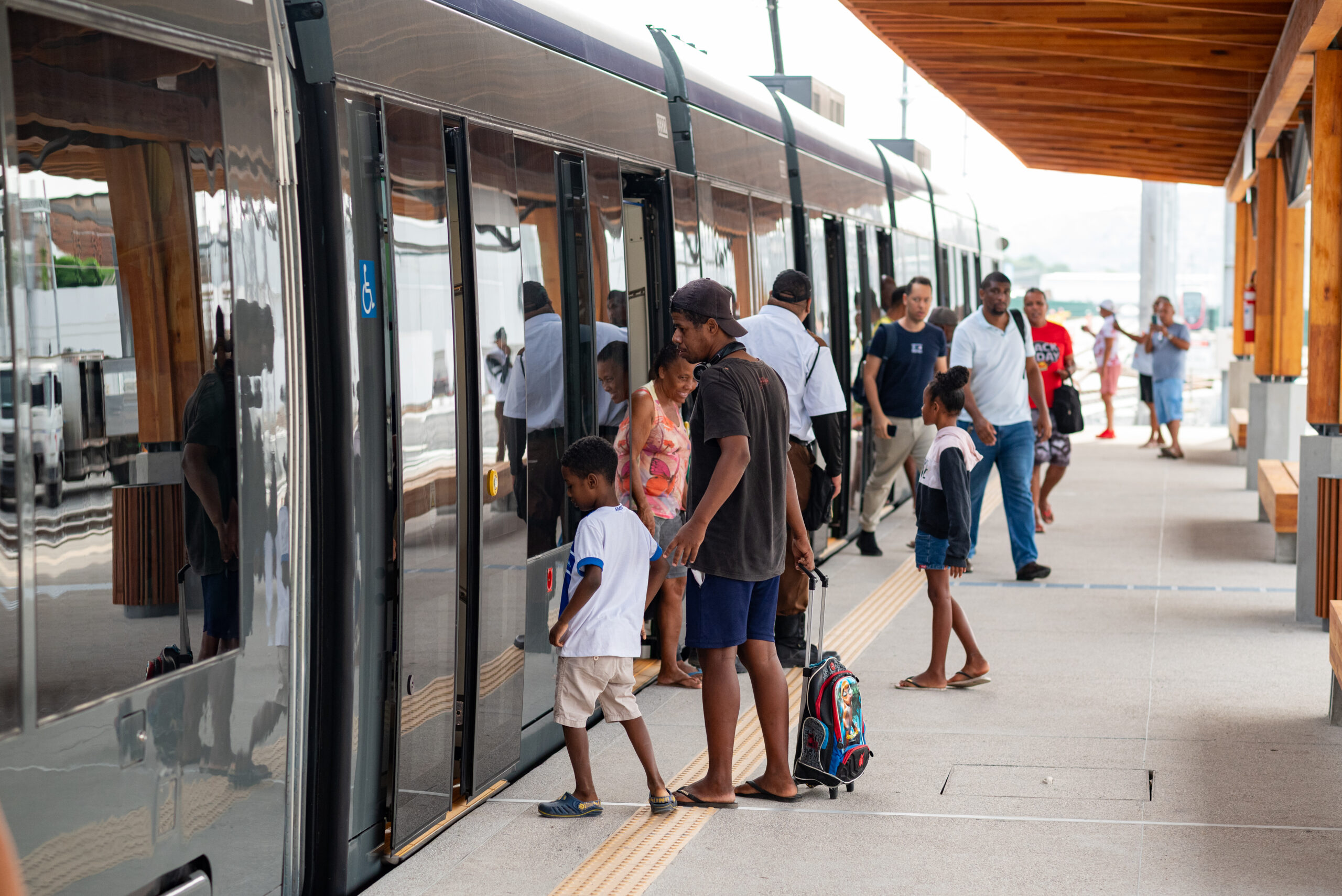 VLT de Salvador inicia testes com passageiros aos sábados; veja datas, horários e estações