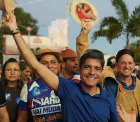 Imagem do post João Santana aposenta o “ACM” e campanha passa a apresentar ex-prefeito apenas como “Neto”
