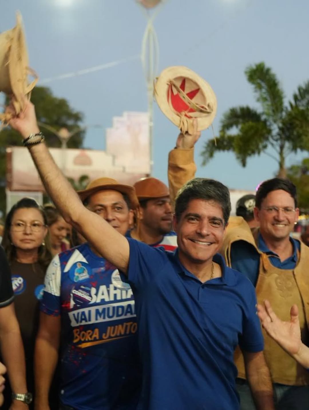 João Santana aposenta o “ACM” e campanha passa a apresentar ex-prefeito apenas como “Neto”