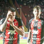 Kayzer decide, Vitória vence o Vasco no Barradão e sobe na tabela do Brasileirão